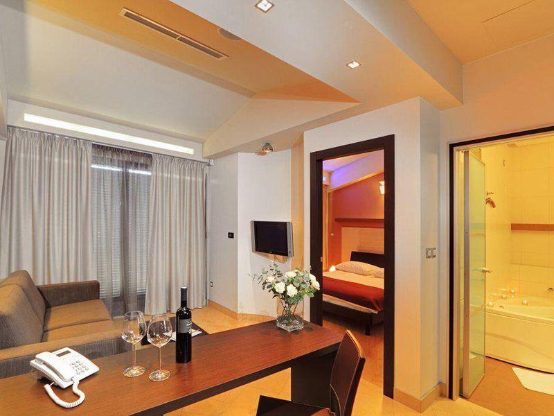 2A7C453D5FB2C5BE3A4D0B223DFAD744