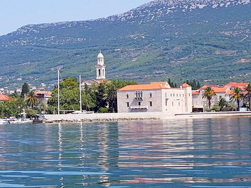 B03E903D2EA1A51AA898B48FA3981E13