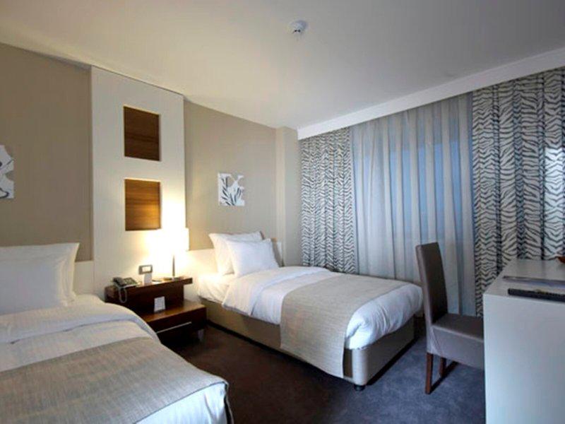 AC2800B07877D96A8088986A068DF73C