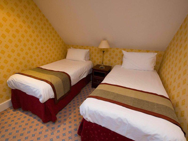 CEA8D005ABAE5EFB3DDFE5DB8DEC5F18