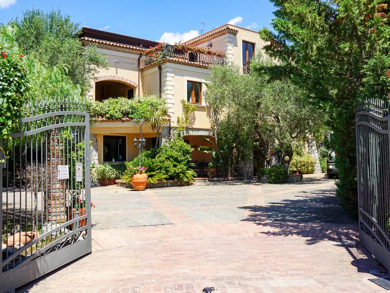 F93FA24B38127967A72ACEFC3F56B192