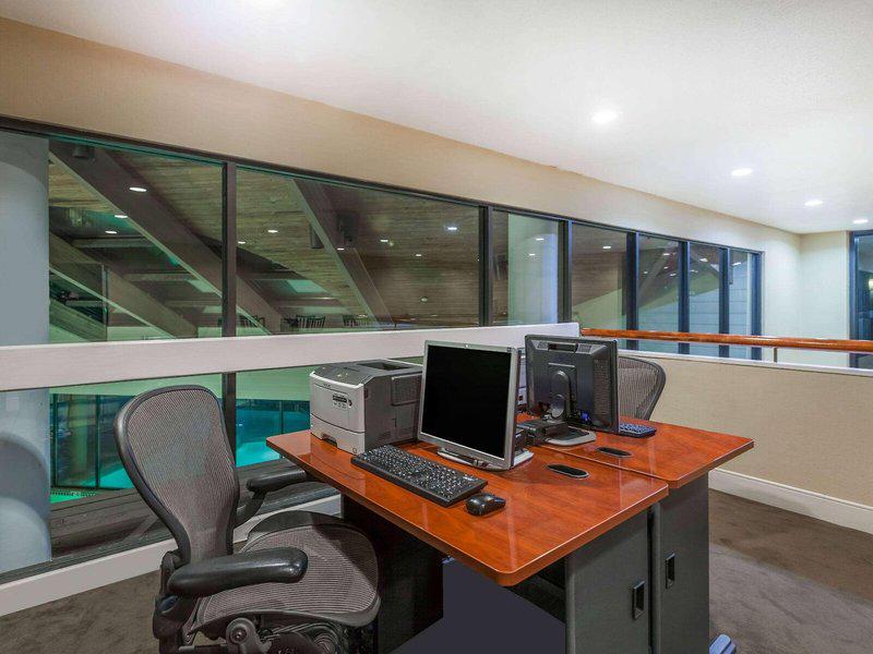 9D4620A409D9C70B8B63BB2FAD986A84