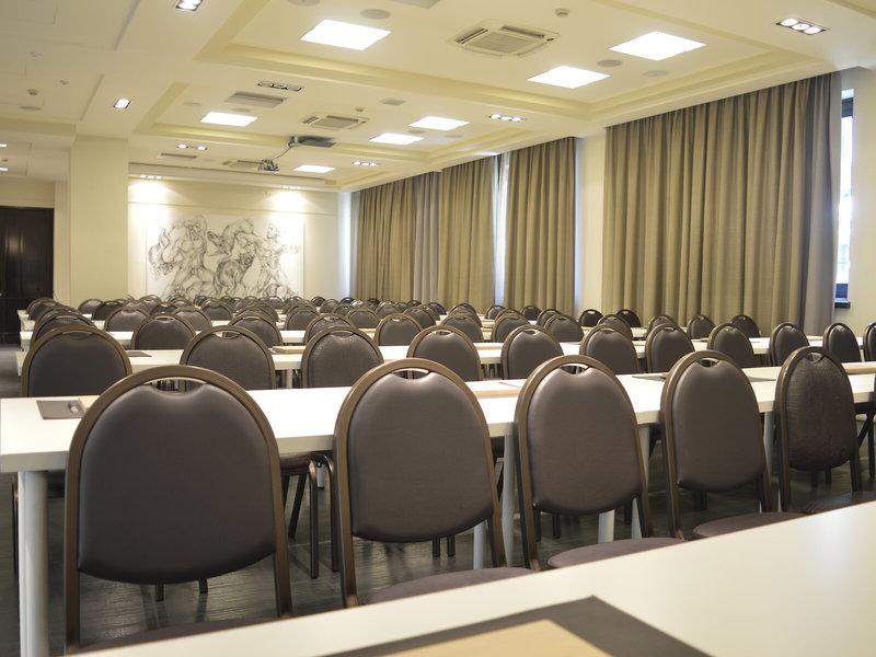 51E7E7778B45F0C21239EEAC6A4F770B