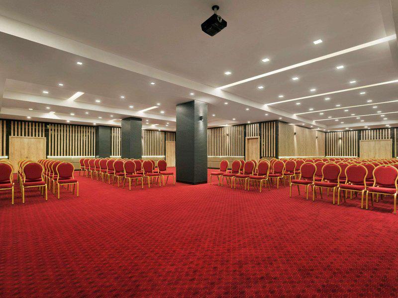 61815325673209ADB8D930A3A3E31D0D