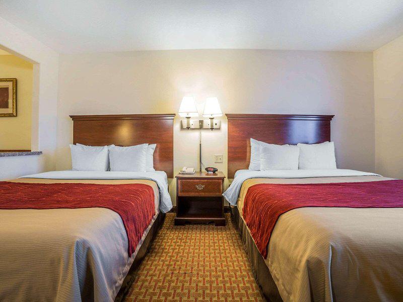 00F19C6DC66E24810ABD8B8B8132B86D