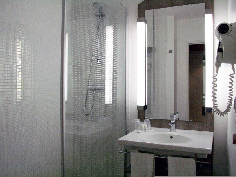 6A98244B049F11EC33EA906B04D42D12