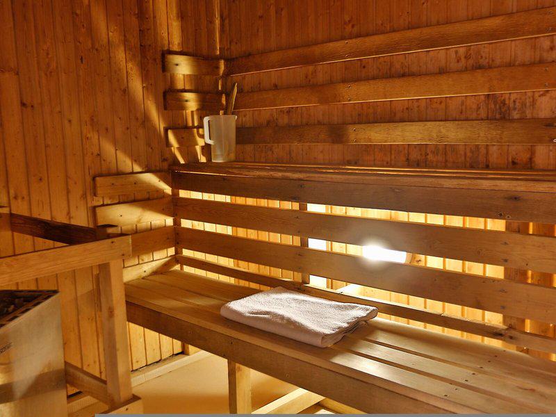 98EF3D70A51457E5D2508FADDD14BCDB