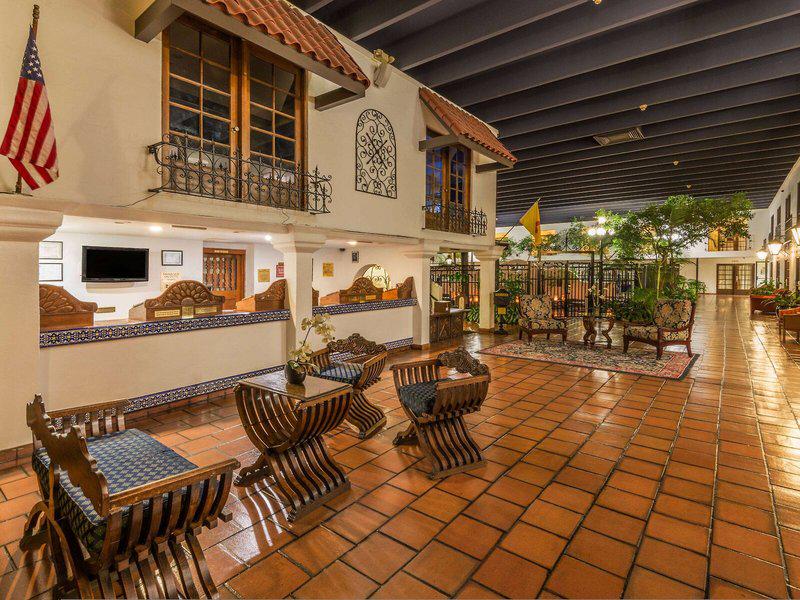 AAC13FDAA03E0FB038F9812DF51CDEF2