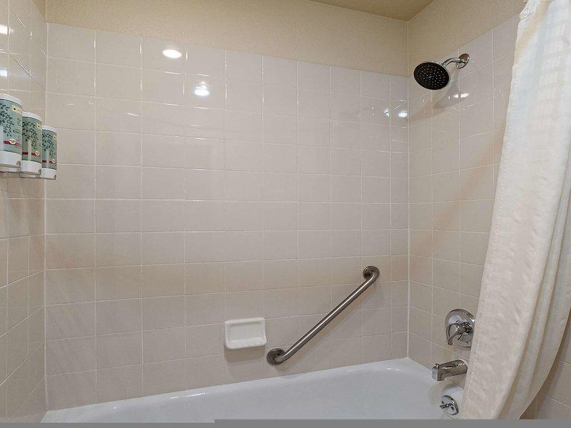 65CF1BA1F212AD832EDA02B5B7A4E610