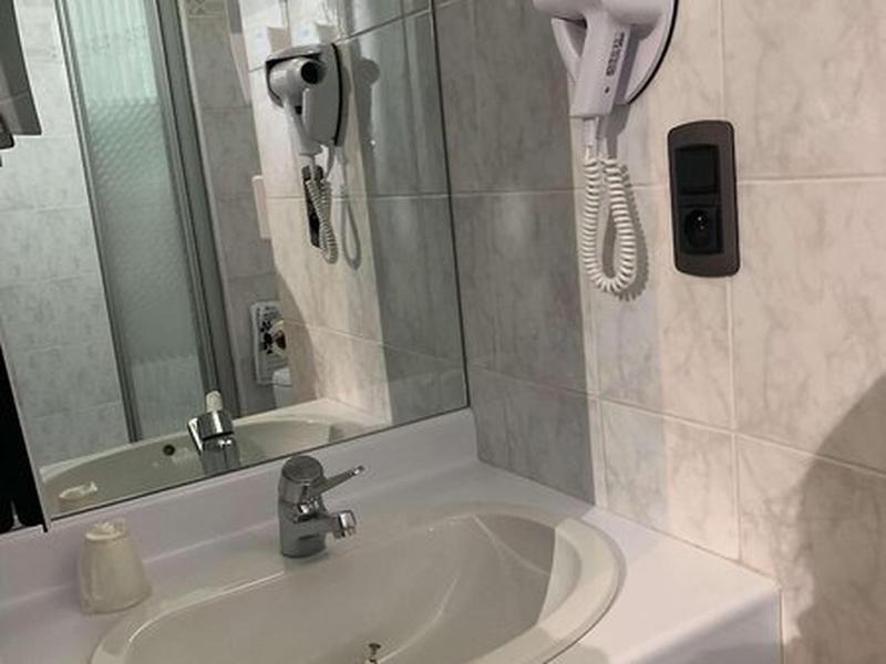 A41CC29C938563F9318640C4CB46745A