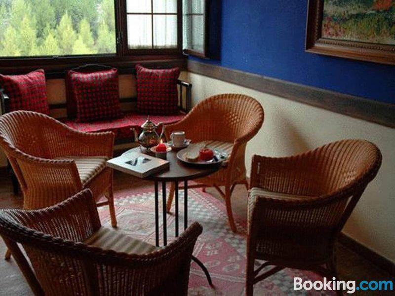 2E4F80E2C90AA2CC879BAE43041F0E17