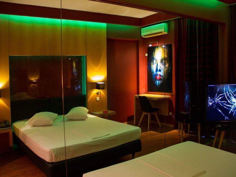 555EFF44C8AA890FEAFA06654E14AB70