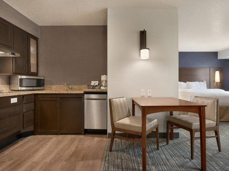 2FC4777D04D72313D8B2C2F7CAD5A80A