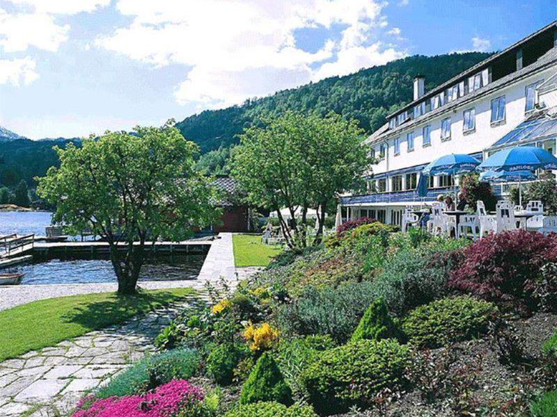 52F8030261FF8C1948CA9A679C6391A1