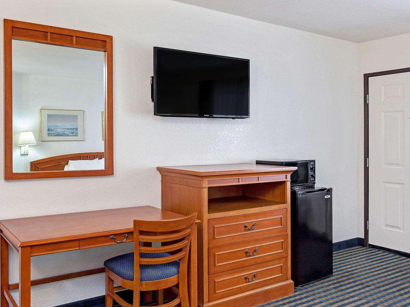 68530447D73F687EAFC583D3A568C586