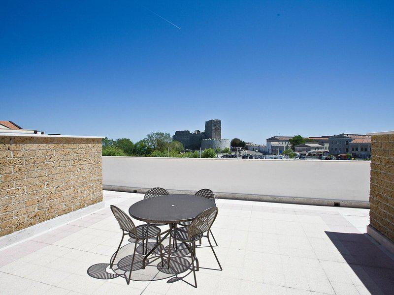 BD77845E16E5FD88A8FEF1E06558C57C