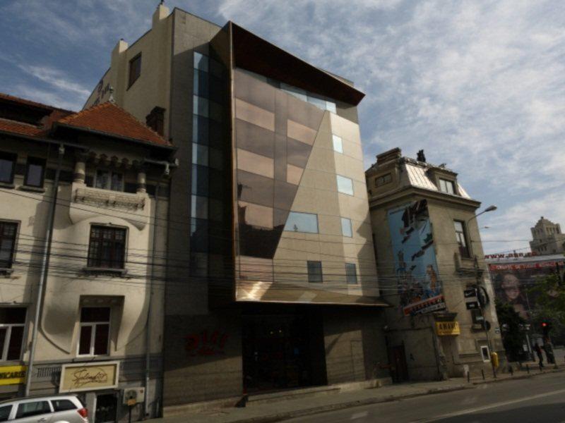 F7C1F2BF69CE20D55E3F2B5F9B78DC5B