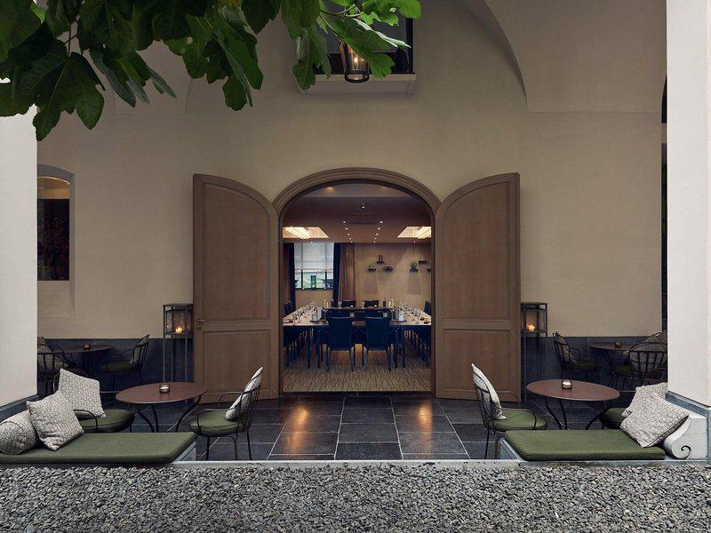 0B0A981386E0A81A11904515C4E7CB04