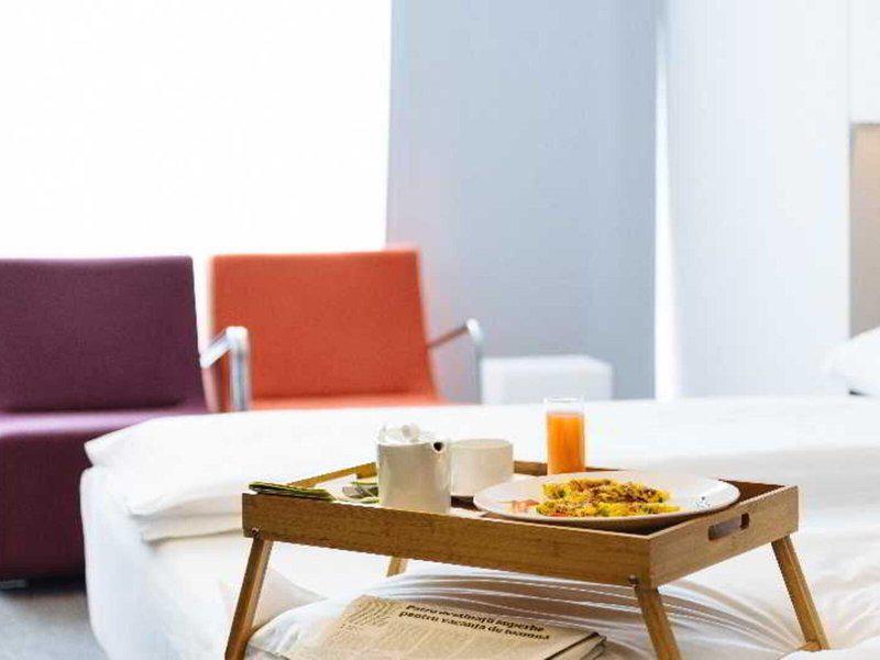 12039106F011ED1508F05A303BC99EBF