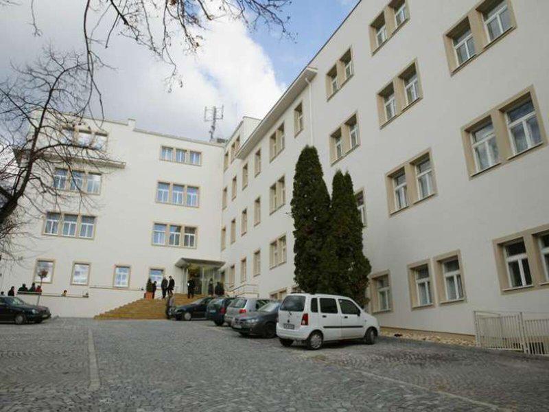 13A92407587EEB176EE4A33DF1B9467D