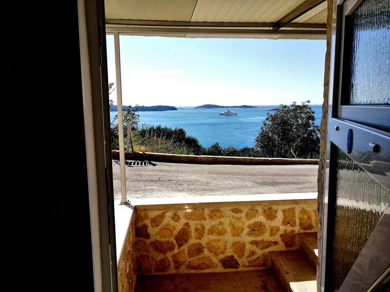 3DB348F769C607C9D929F2C99EF8D29E