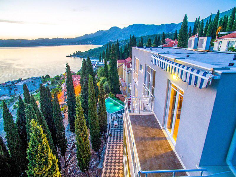 74F7B7A3591C28B92F359C796200DFBB