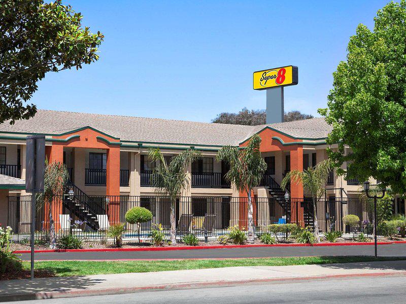 3A2B2E03049D2606F327E24F82EC8BD0