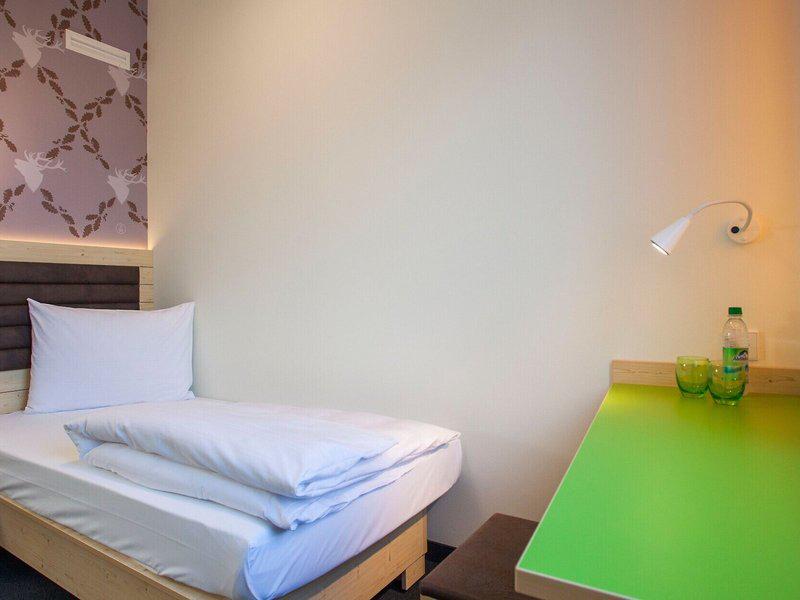 A927A82D351CFA987A9D06E29E89F2BE