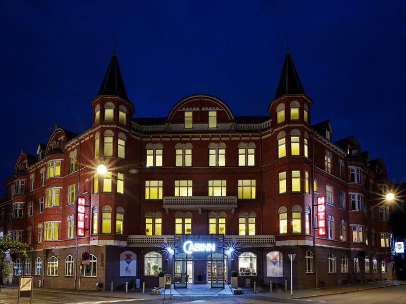 EB94F988670F8C82700E4F9987F400AD