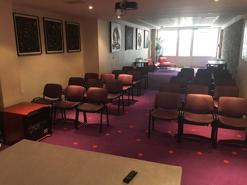 8555E57C4292E51CD4173E250653B469