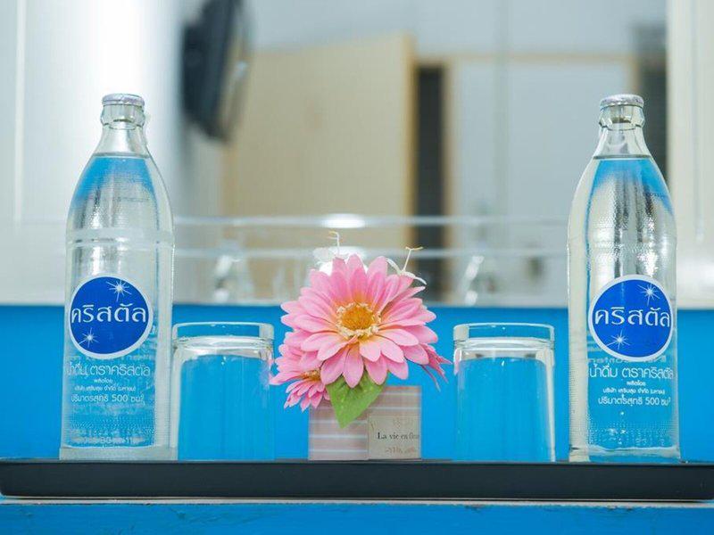 D5FE1086ED840AA22D5D8001FEB7C7B7