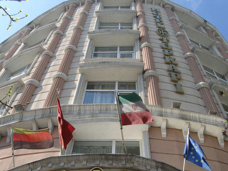 06D48AF657FE6899345E01BE1AA7EC58