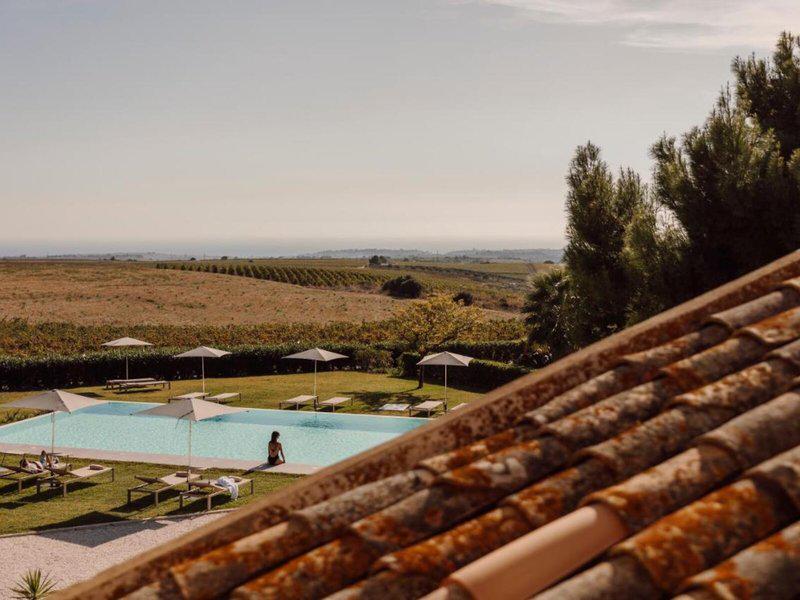 E97A7E4E3E639B54847787026344F400