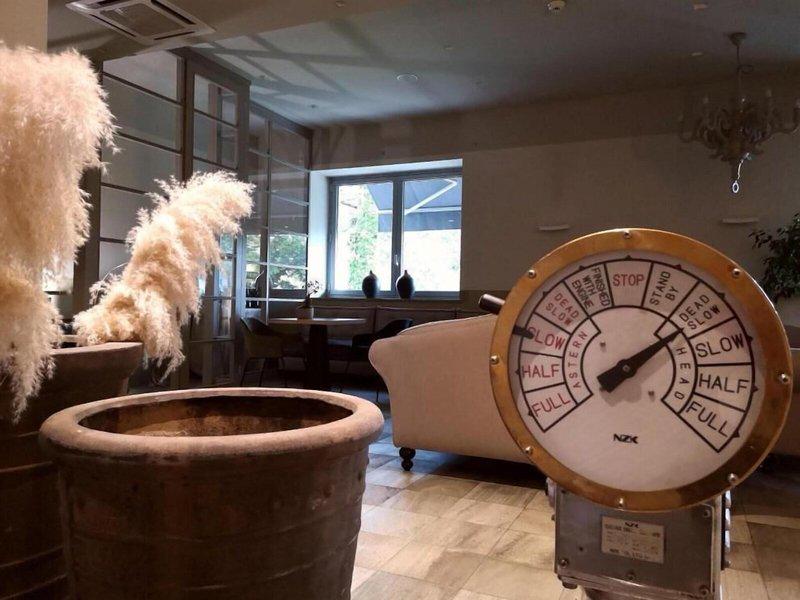 A8C9838BBE42B4C6C103C8DD9515F5B5