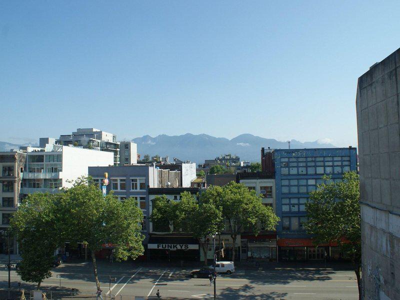 C29B98F1EC5578C7F21F9A25B9004D33