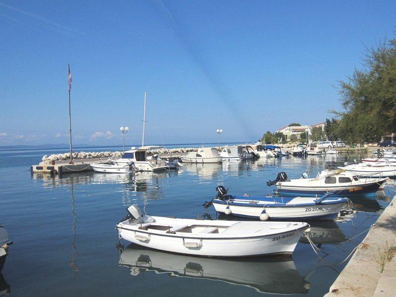 24BAD7AB95D8DA16838669211C9C5ED9