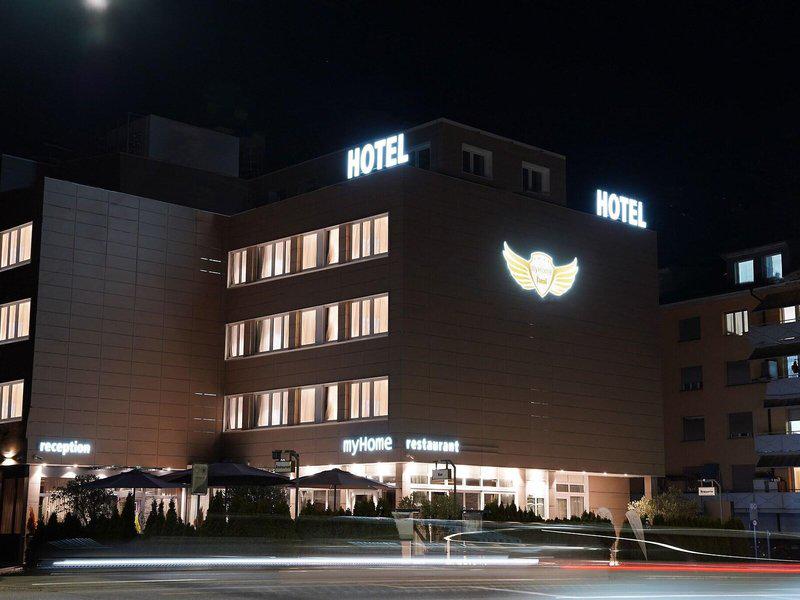 F9336A3F6EC2FF02901820EDC2D4C735