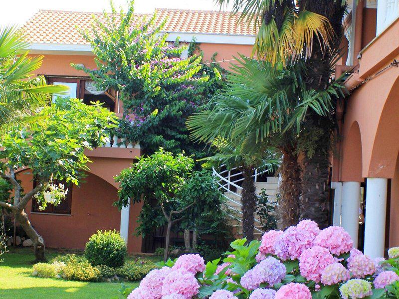 E5A2B037A6DEB26AFB977F8ADF41C948