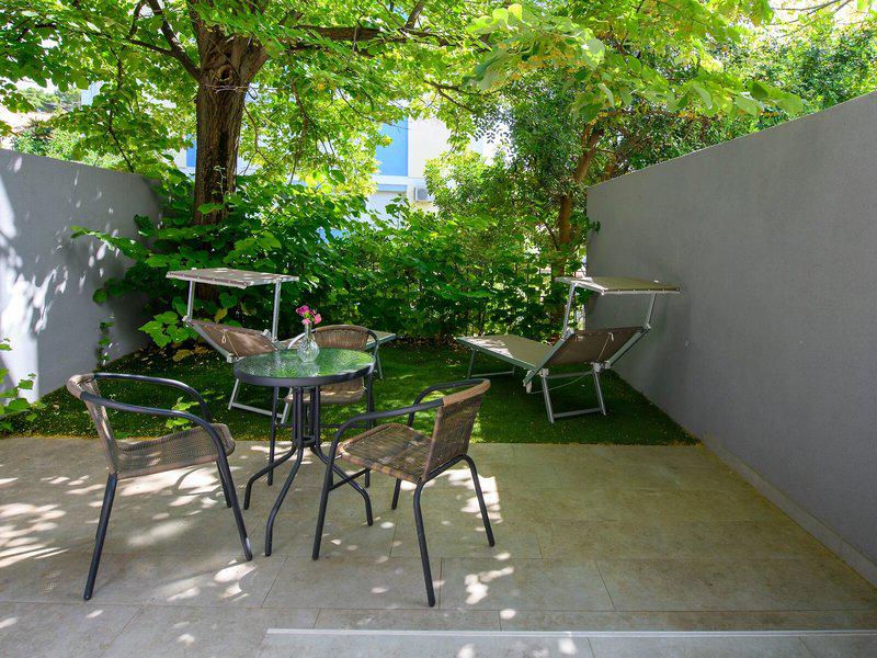 FD9CD5916541AD40BE24E11D7DF078D5