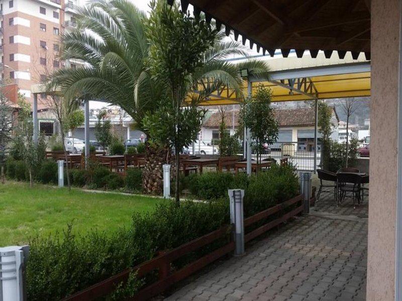 E2C8F05A5F19F512E741244143242458