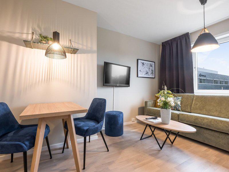 2CE037222003610F82805AC6906BDD41