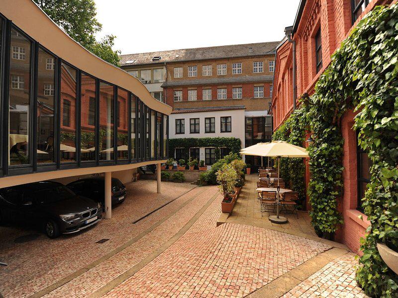 CE3514B6FE679866474F38D6BE92986F