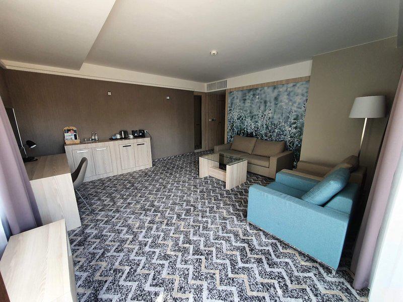 52E77ADB9AF0AE56571C58F52D743458