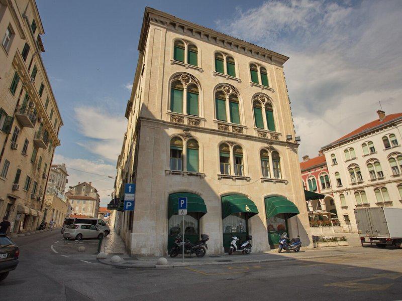 5AB817DD4705FDF984417E3000C148C0