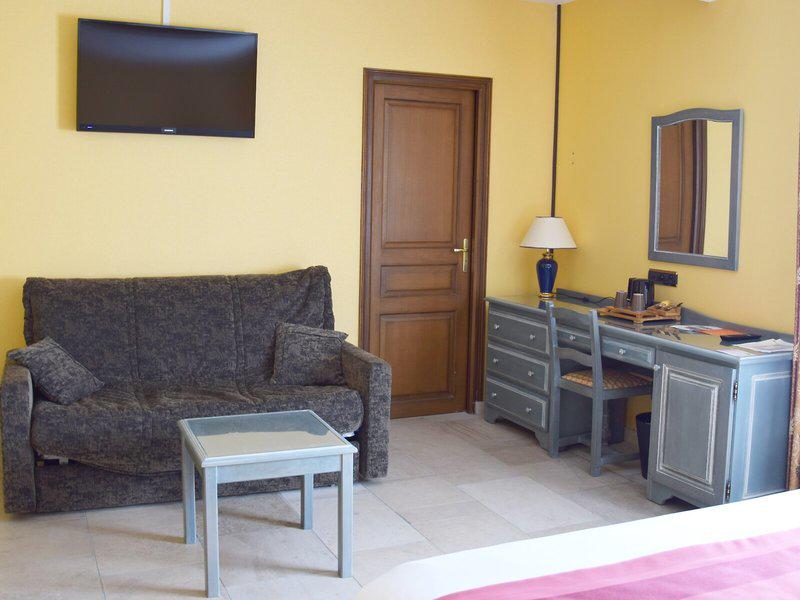 AAB45767EB8A8F2E23882400EB1A5381