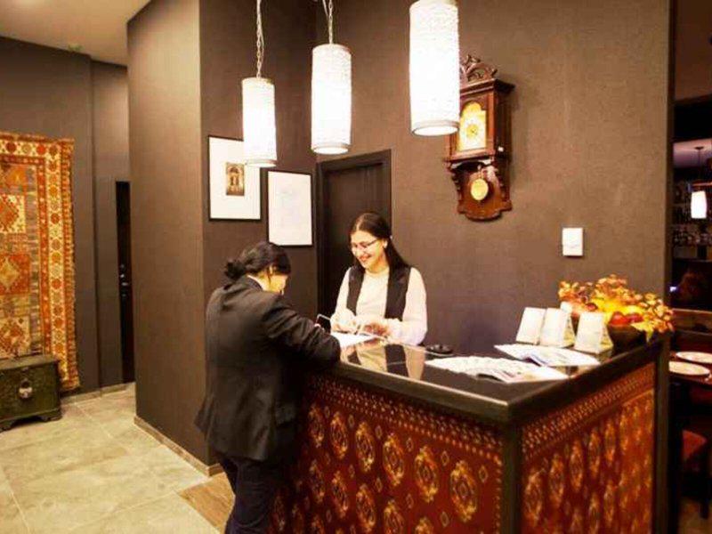 5CD1294F7798A6054841DB61A9F70E45