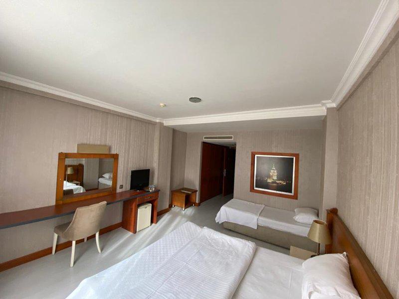 29F6B83491C6BC6F2BC9C74EE5047A23