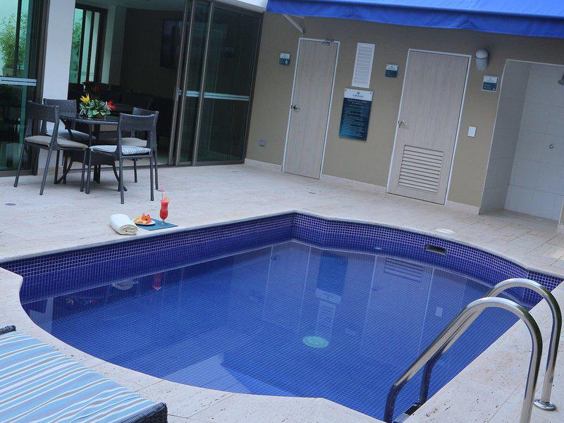 921D12D6DFB8F66D39A3B8116EC7B3B2