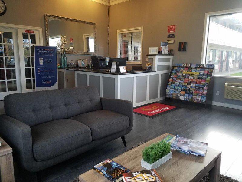 2B088CE50E6443E8D2574197DF9C8FB6