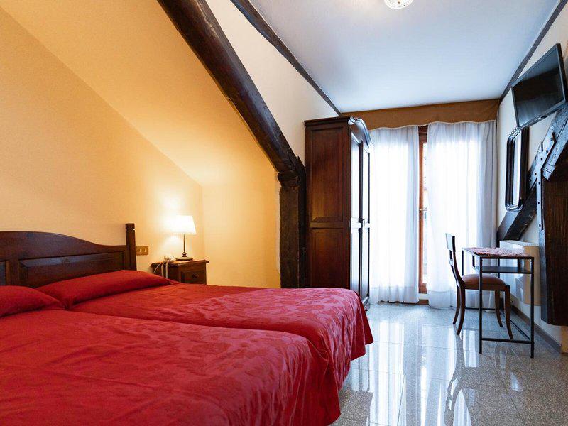 4F2E321031FC019EE77562B2EC85AA5D